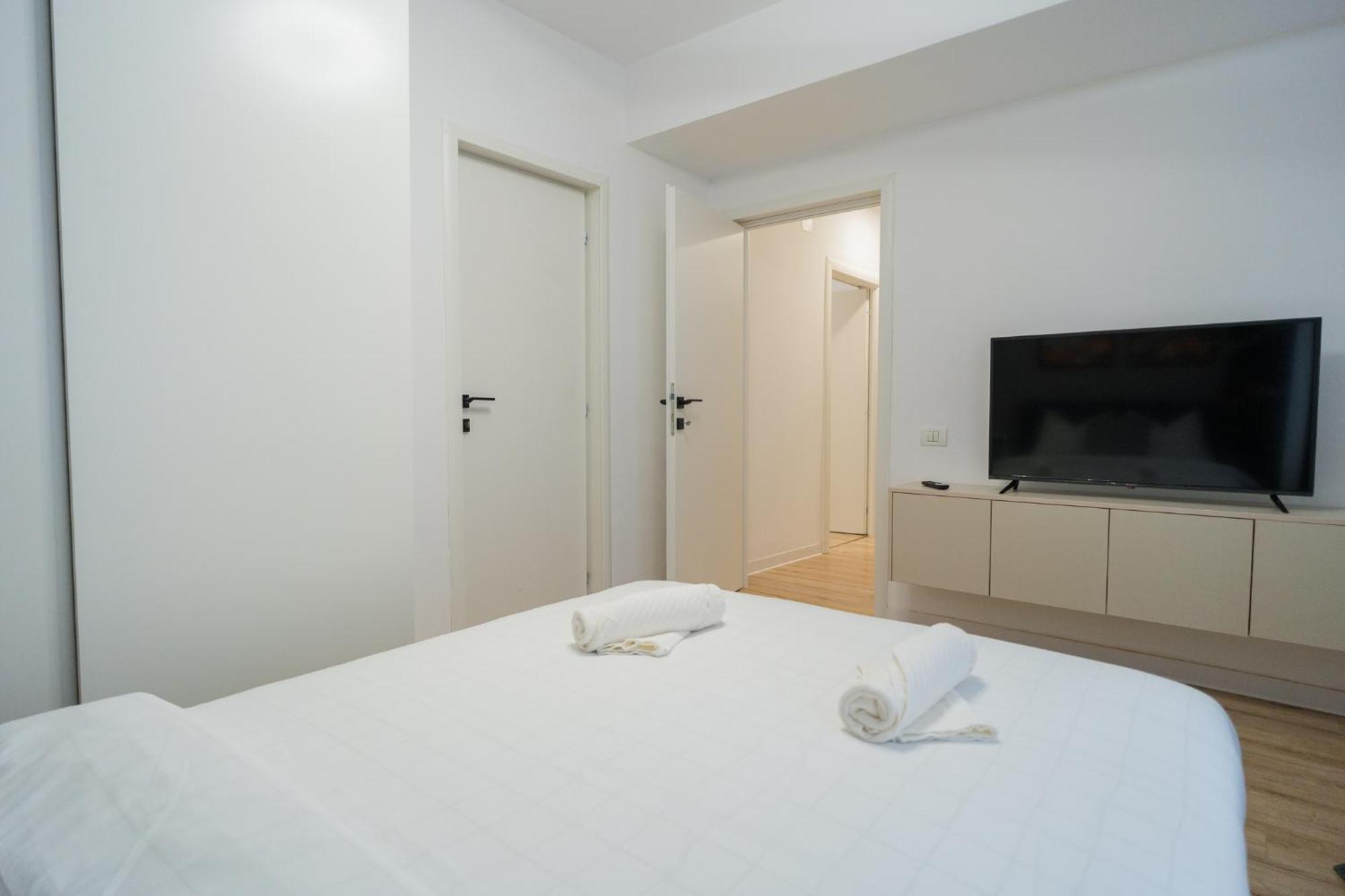 Elegant Gem Victoriei Avenue Apartment Bucharest Exterior photo